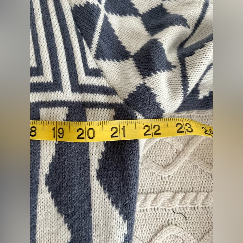 Love Stitch Acrylic Geometric Patterned Blue and White Long Cardigan Size M/L - Picture 14 of 15